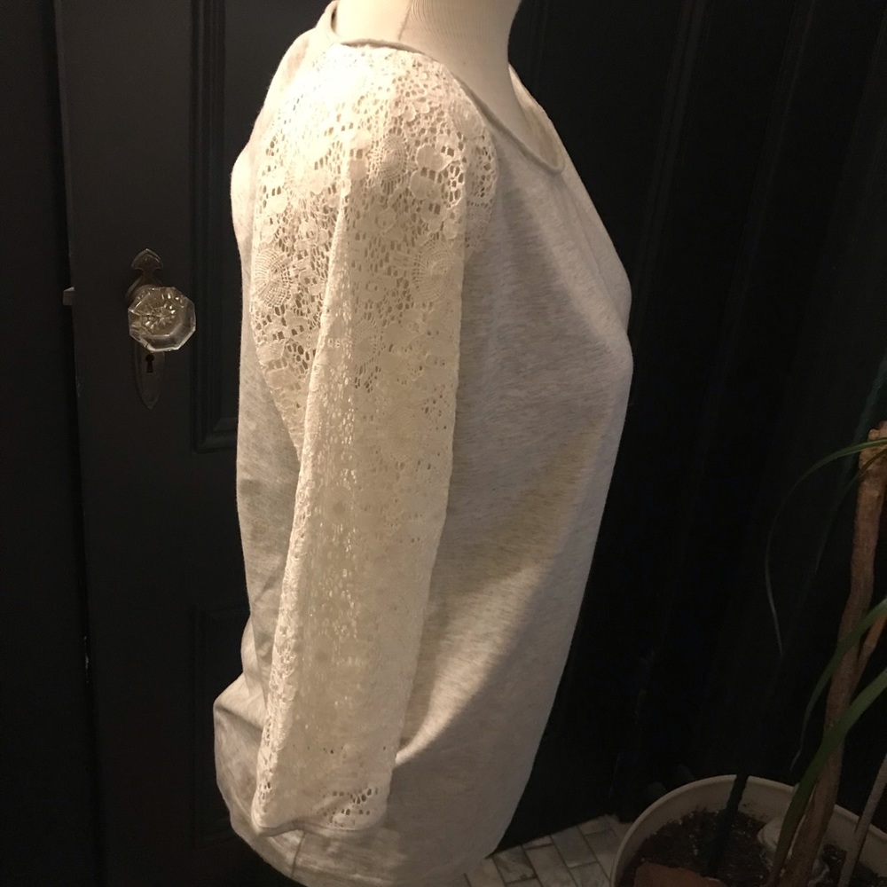 GAP Long Sleeve T-shirt  w/ Lace sleeves - Picture 4 of 7